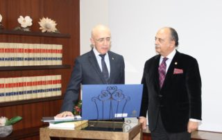 Dr. Car.los Arjona toma posesión presidencia Consejo Autonómico