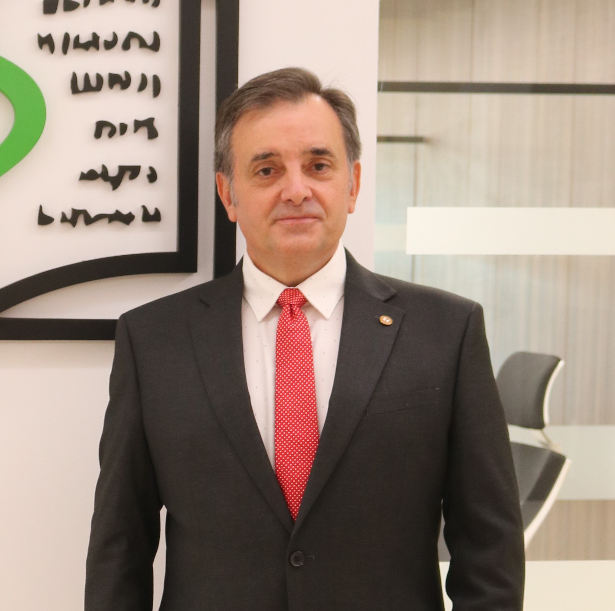 Dr. D. Evelio Robles Agüero