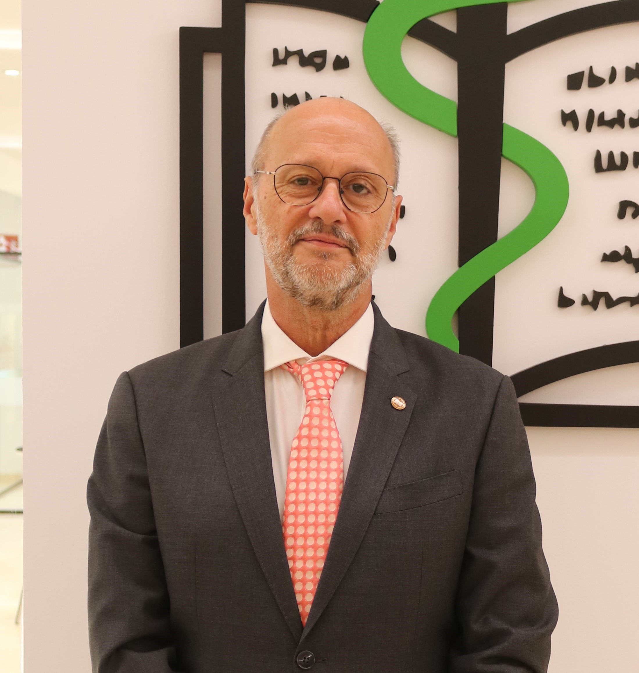 Dr. D. Víctor Manuel Ramos del Amo