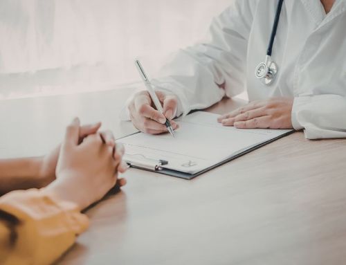 El Colegio defiende la legitimidad del debate sobre la incapacidad temporal, pero rechaza cualquier generalización que ponga bajo sospecha el criterio clínico, la independencia profesional y la honorabilidad de los médicos